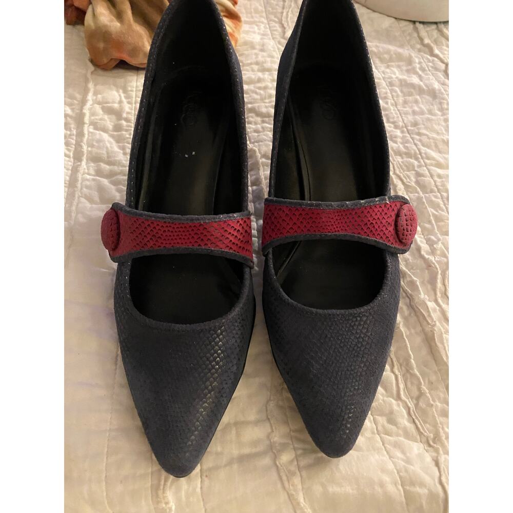 New Logo pumps size 8.5 kitten heels